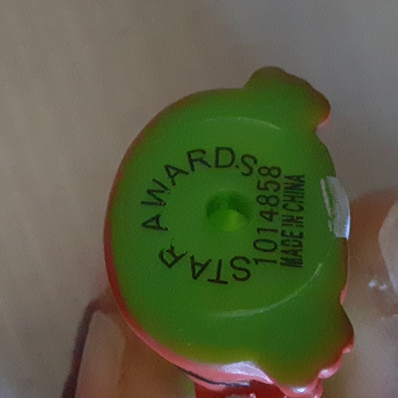 STAR AWARDS SANTA FROG CLAUS KEYCHAIN CHARM NRMINT CONDITION - Picture 3 of 4